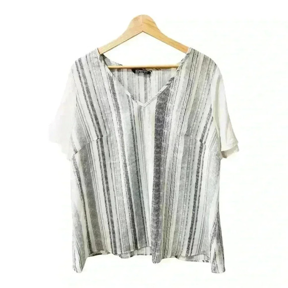 Bloomchic Gray And White Contrast Striped Patchwork Ruffle Sleeve Top Size 14-16 - Picture 2 of 6